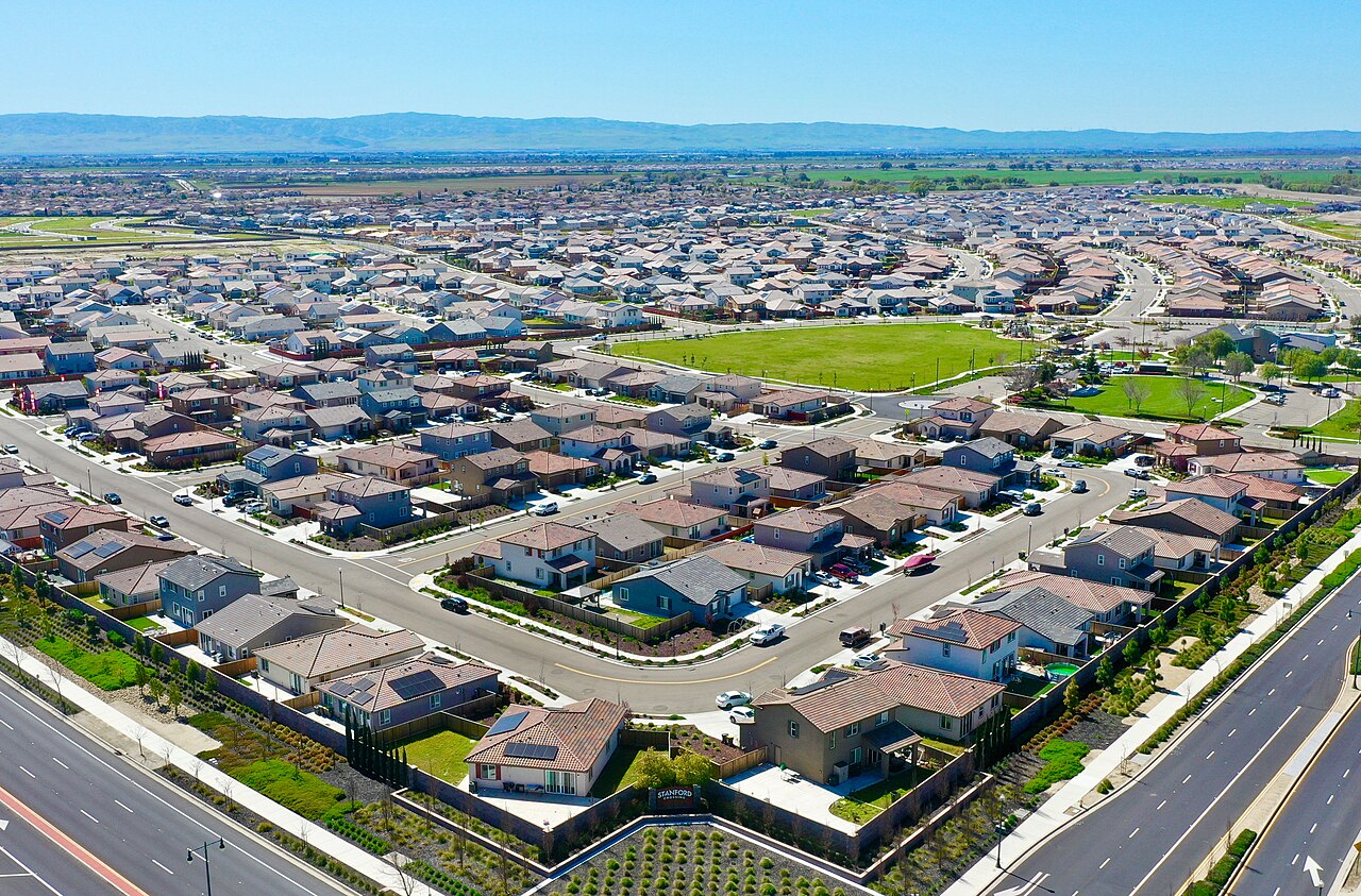 Stanford Crossing, Lathrop's new community — cover of WELCOME Lathrop, the Lathrop California city magazine