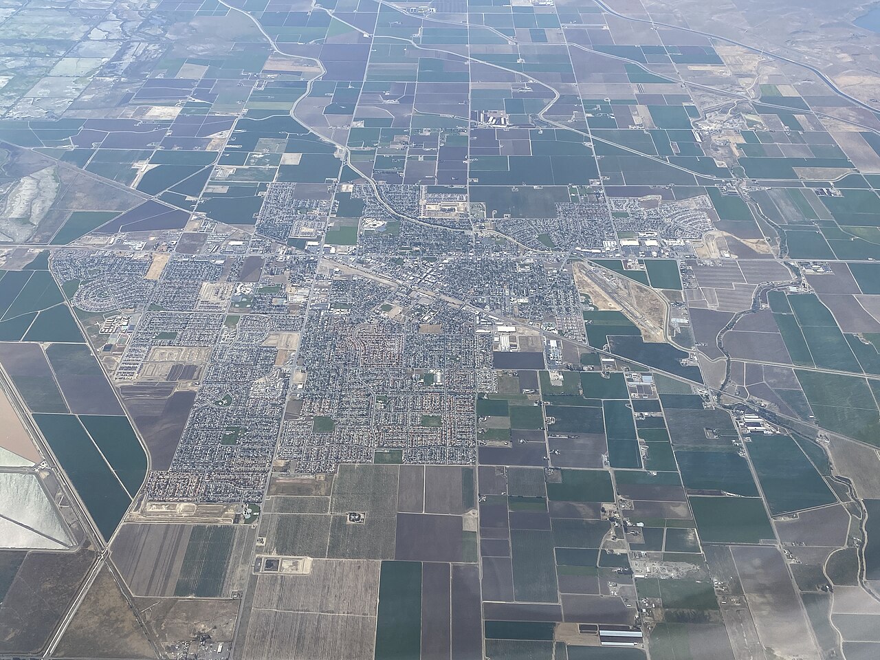 Los Banos from the air — cover of WELCOME Los Banos, the Los Banos California city magazine