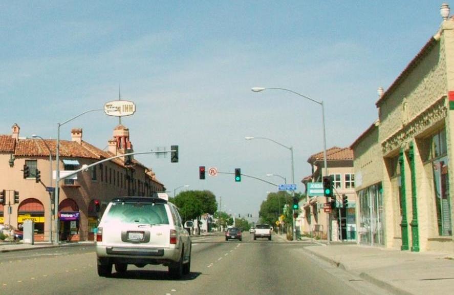 Downtown Tracy — cover of WELCOME Tracy, the Tracy California city magazine